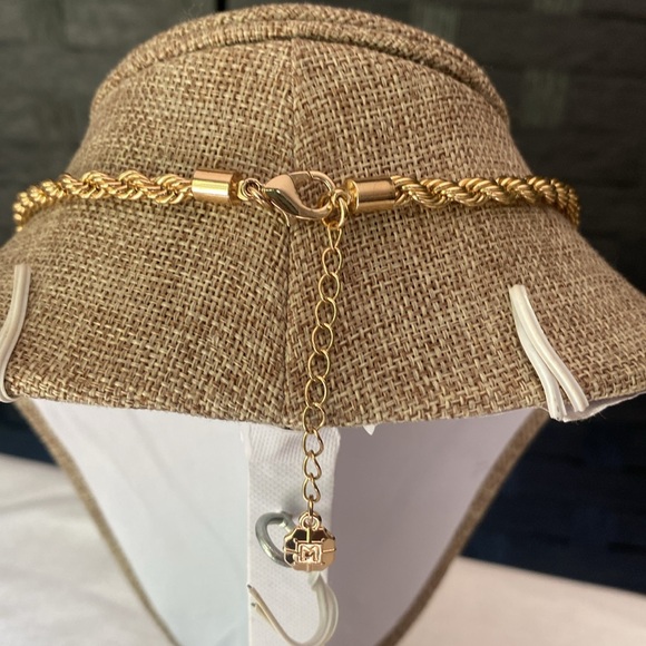 Gold Necklace - Picture 4 of 6